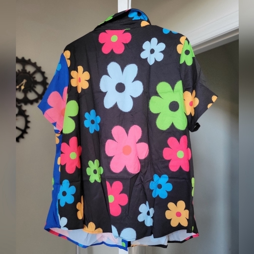 Retro Floral Split Color Button-Up Shirt – Bold Black & Blue Print 2XL - Picture 3 of 5